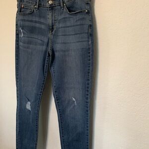 Levi's Women's Skinny Jeans in Distressed Blue